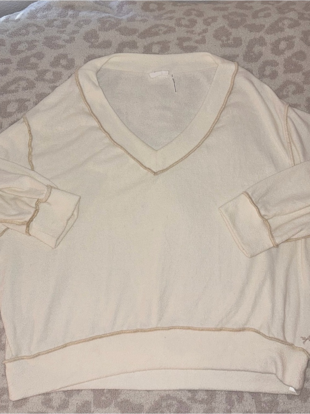 Out From Under Cody V-Neck Sweater M - Picture 4 of 7